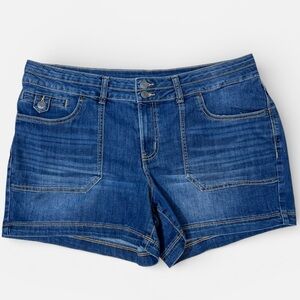 Maurices blue Jean denim shorts women’s Sz.18